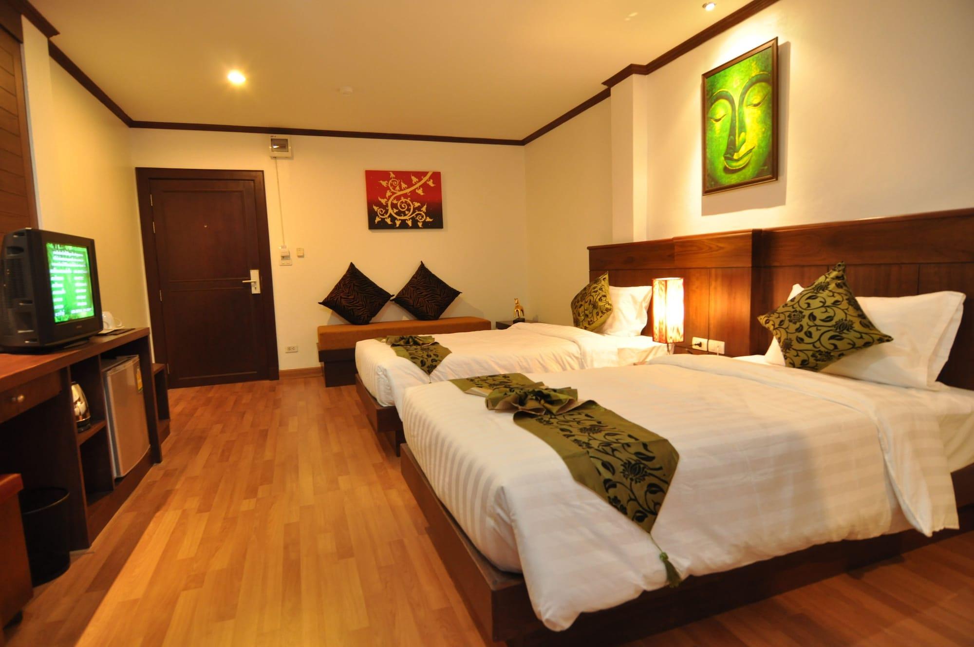 Hemingway'S Hotel Patong Exterior foto
