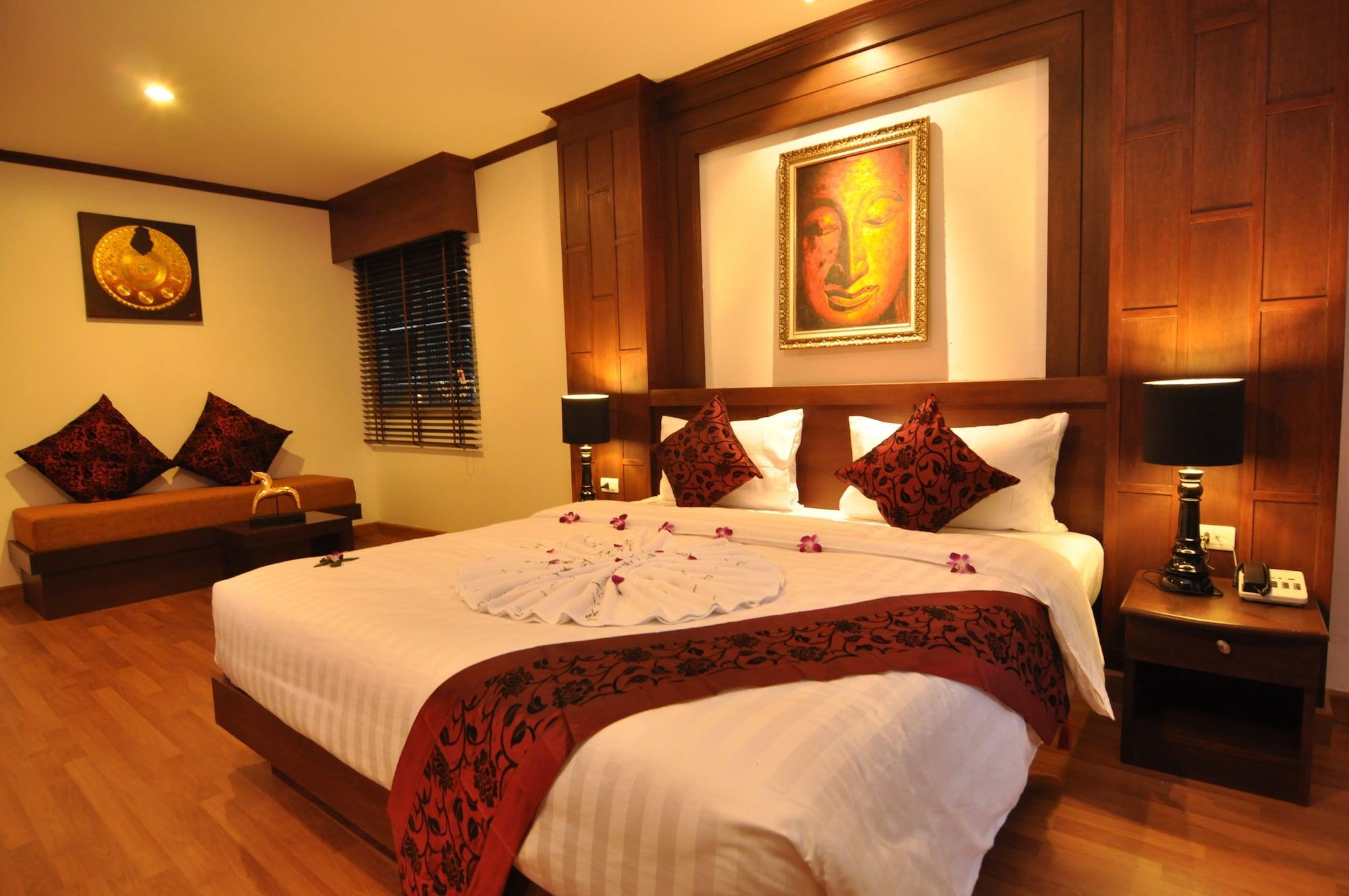 Hemingway'S Hotel Patong Exterior foto