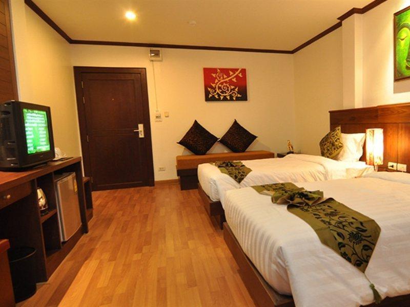 Hemingway'S Hotel Patong Exterior foto