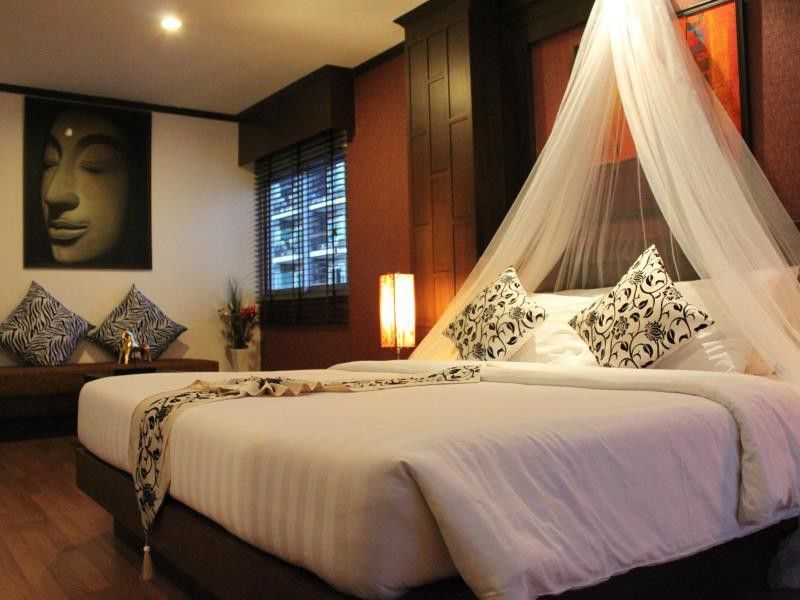 Hemingway'S Hotel Patong Exterior foto