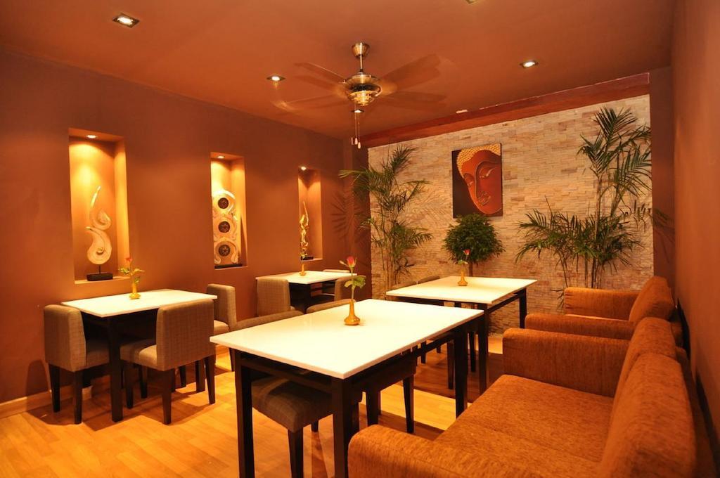 Hemingway'S Hotel Patong Exterior foto
