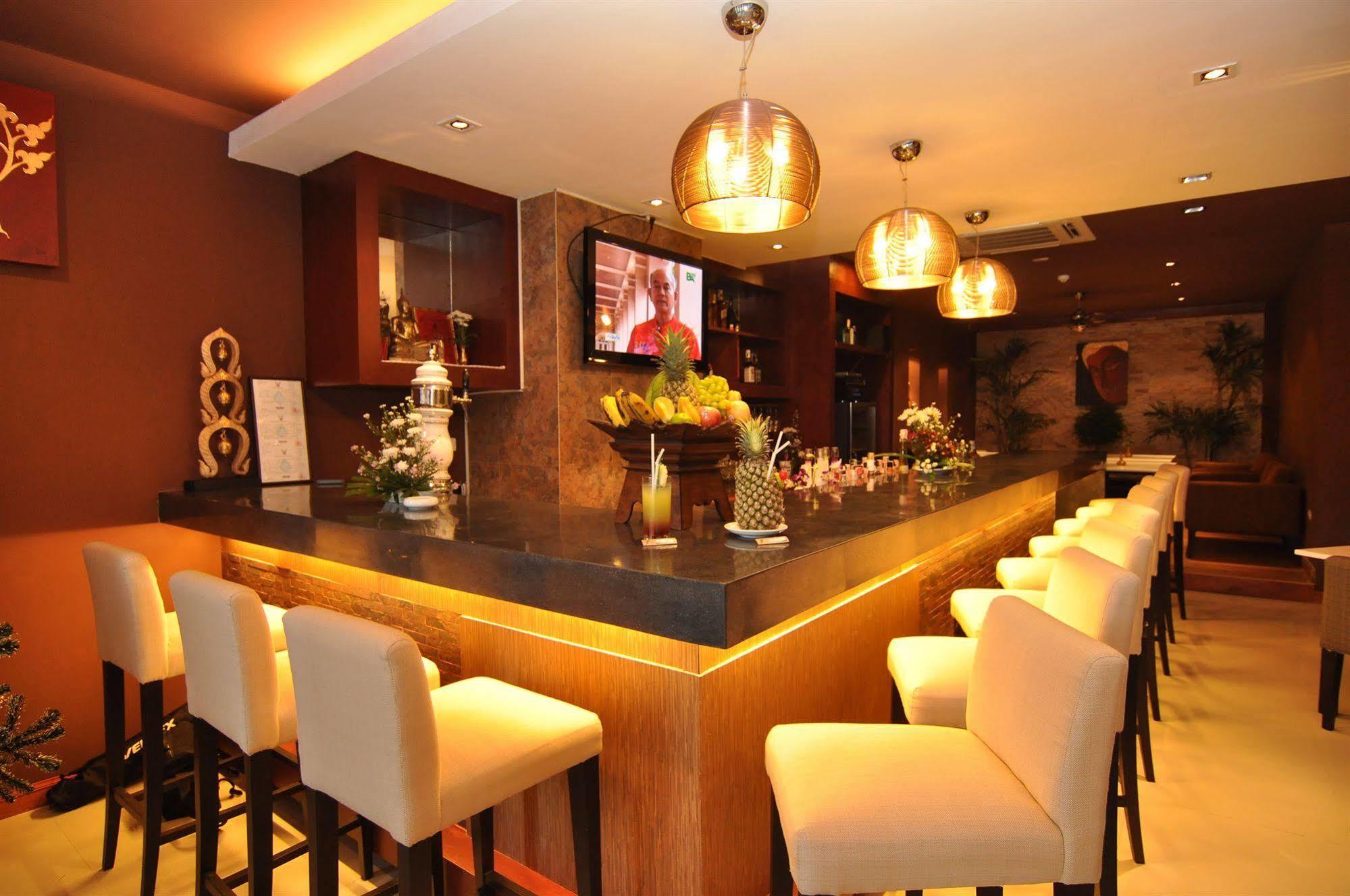 Hemingway'S Hotel Patong Restaurant foto