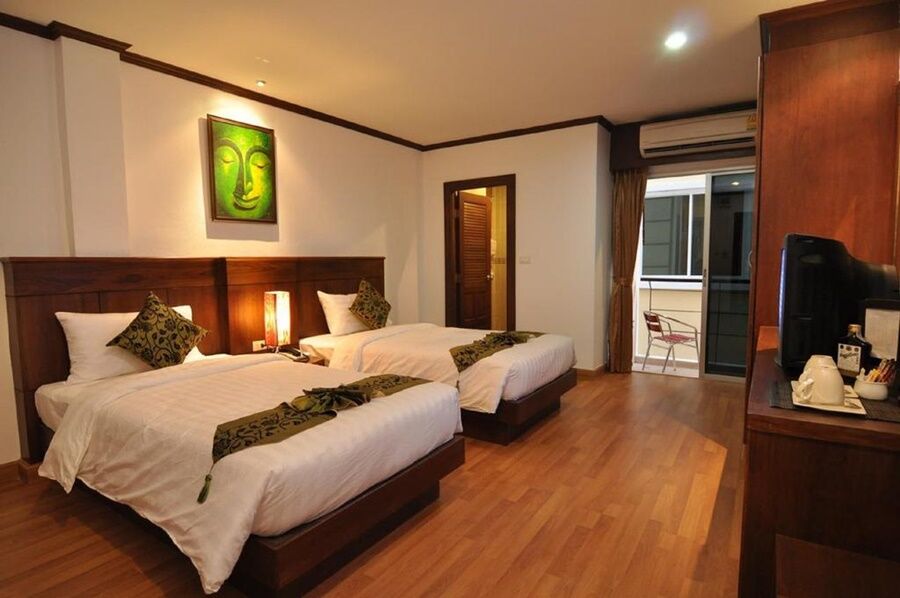 Hemingway'S Hotel Patong Exterior foto